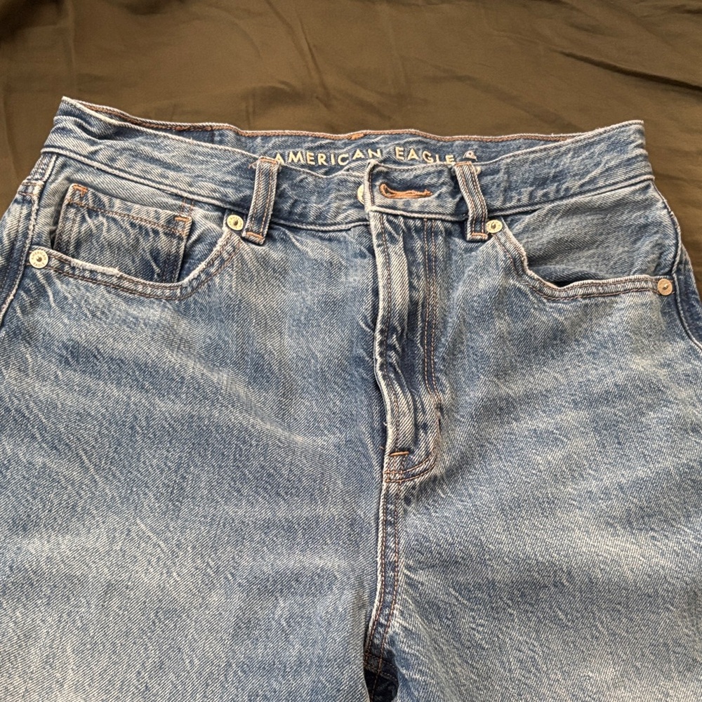 American Eagle Outfitters Women’s Blue High Rise Straight Leg Mom Jeans Size 2